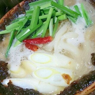 ホルモンの土手鍋煮込みうどん